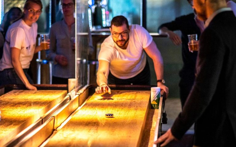 Shuffleboard på 16 Hudson-bord, noll förkunskaper