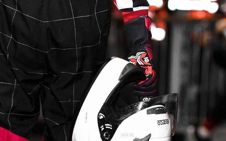 Kör inomhusgokart på en av Europas största banor