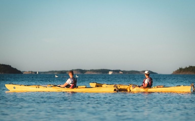 Paddla kajak i skärgården med allt löst