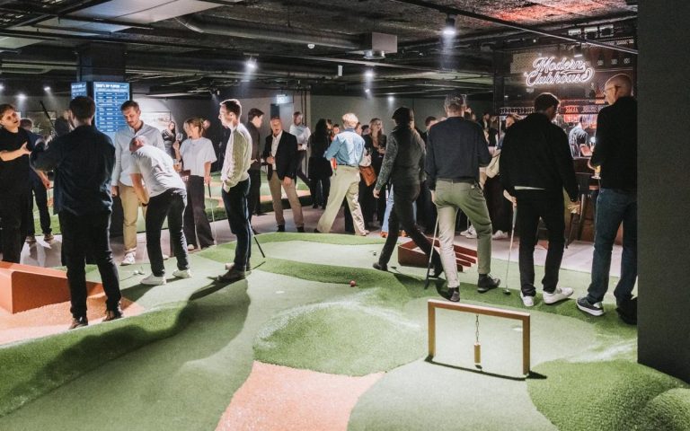 Golf, minigolf och bar, utan prestige